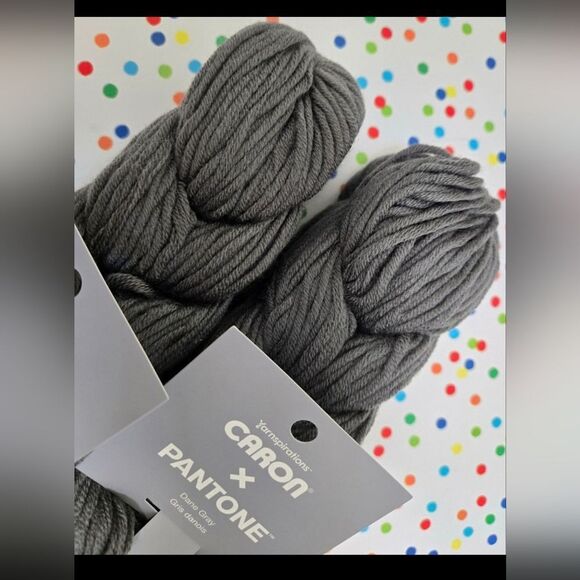 Carbon x Pantone Dane Gray Yarn 2 Hanks 1 Free - Picture 2 of 6